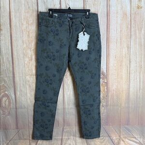 💵NWT Hot Kiss Floral Patterned Green Jeans Size 13